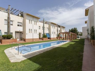Terraced house with pool for sale in Carretera Bailén-Motril 70