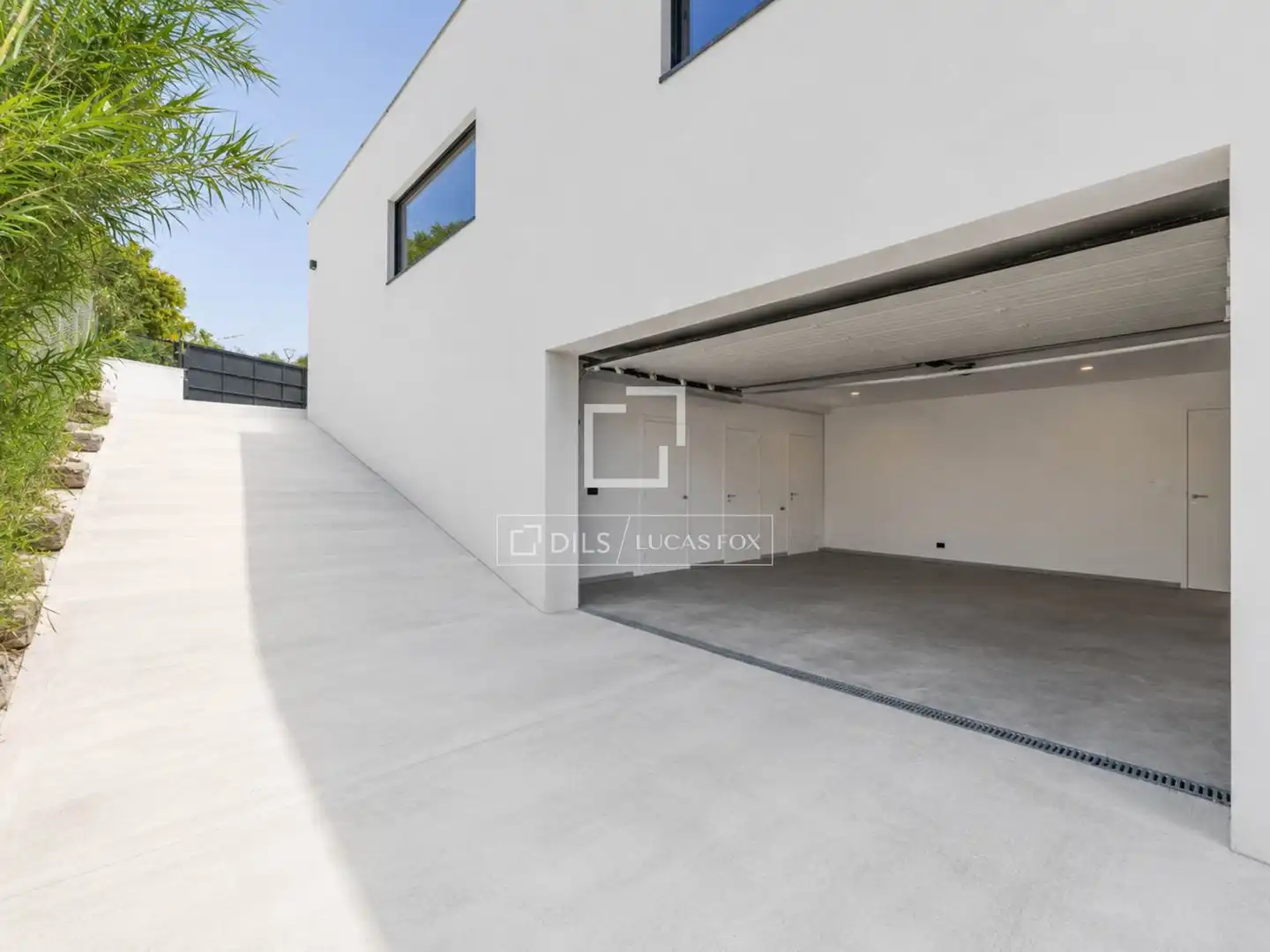 Vista exterior de Casa o xalet en venda en Sant Pere de Ribes amb Aire condicionat, Calefacció i Jardí privat