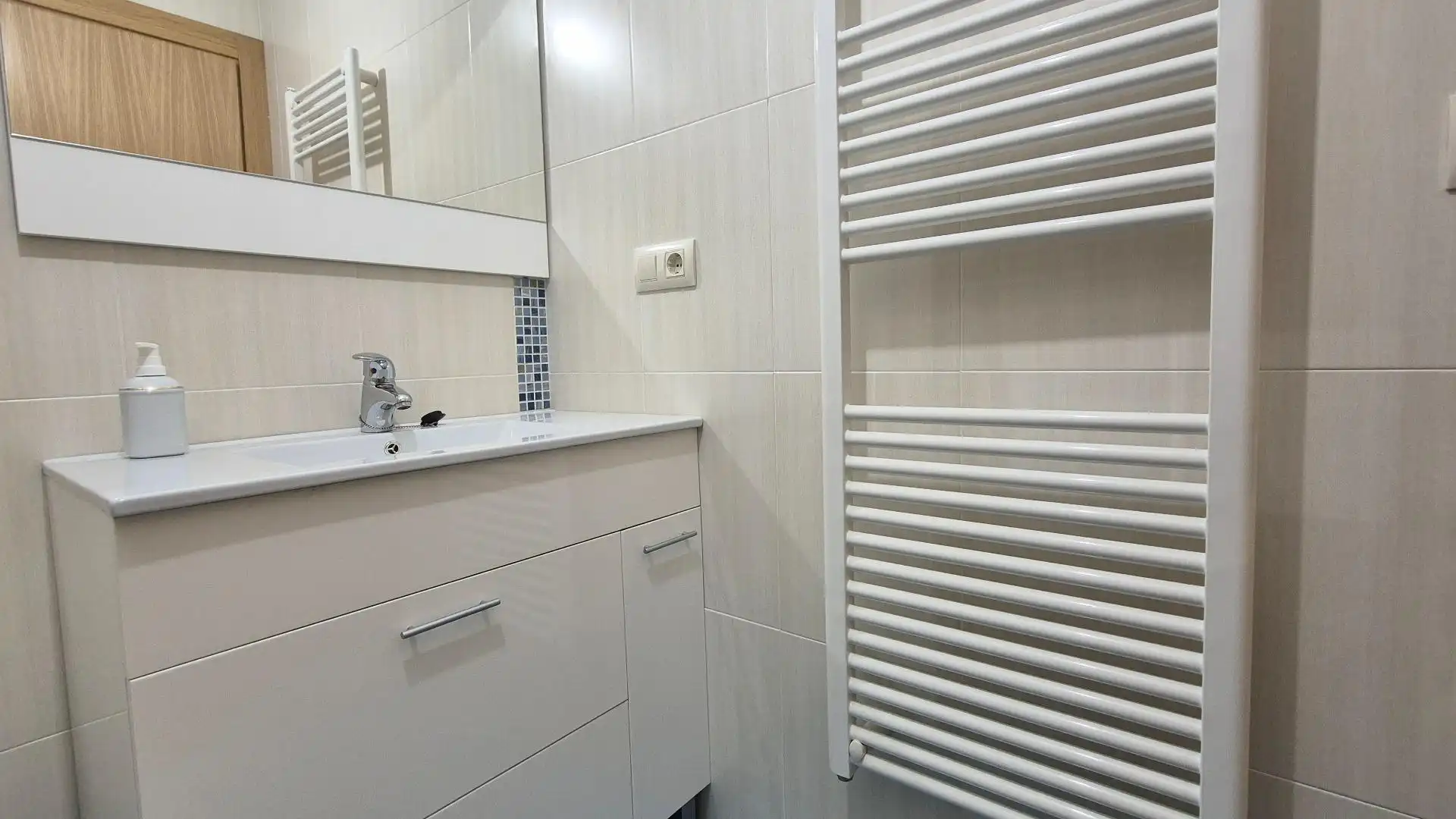 Bathroom of Houses for sale in San Esteban de la Sierra