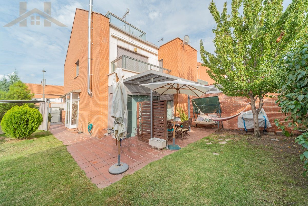 Jardí de Casa adosada en venda en Moraleja de Enmedio amb Aire condicionat, Calefacció i Jardí privat