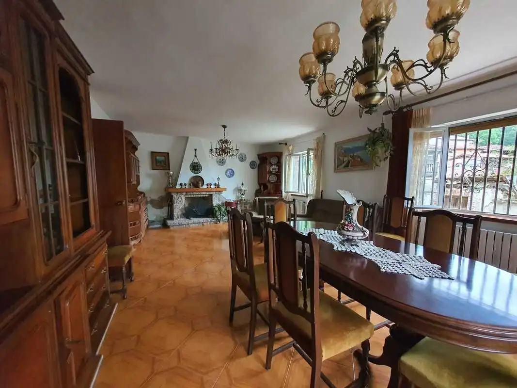 Menjador de Casa o xalet en venda en Llanes amb Calefacció i Jardí privat
