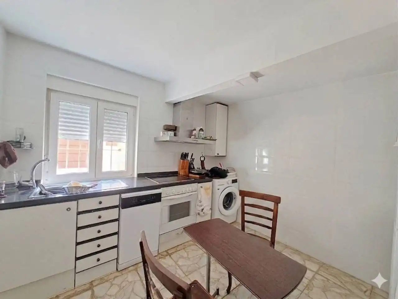 Kitchen of Houses for sale in Las Quintanillas