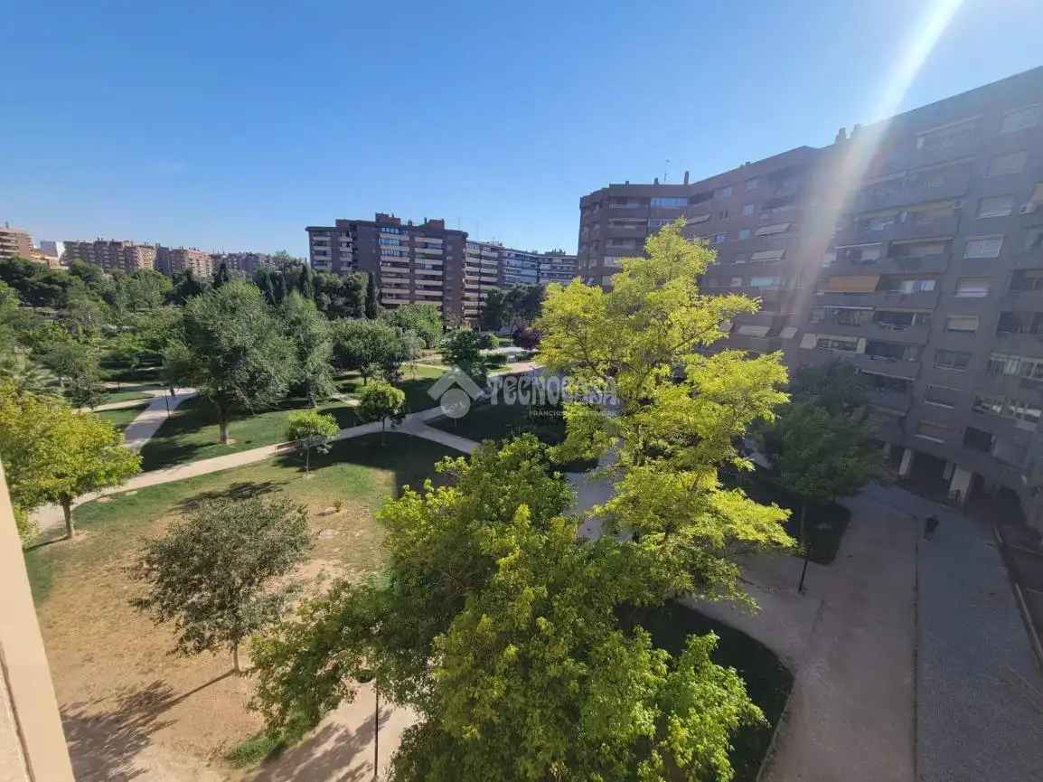 Vista exterior de Piso en venta en Zaragoza