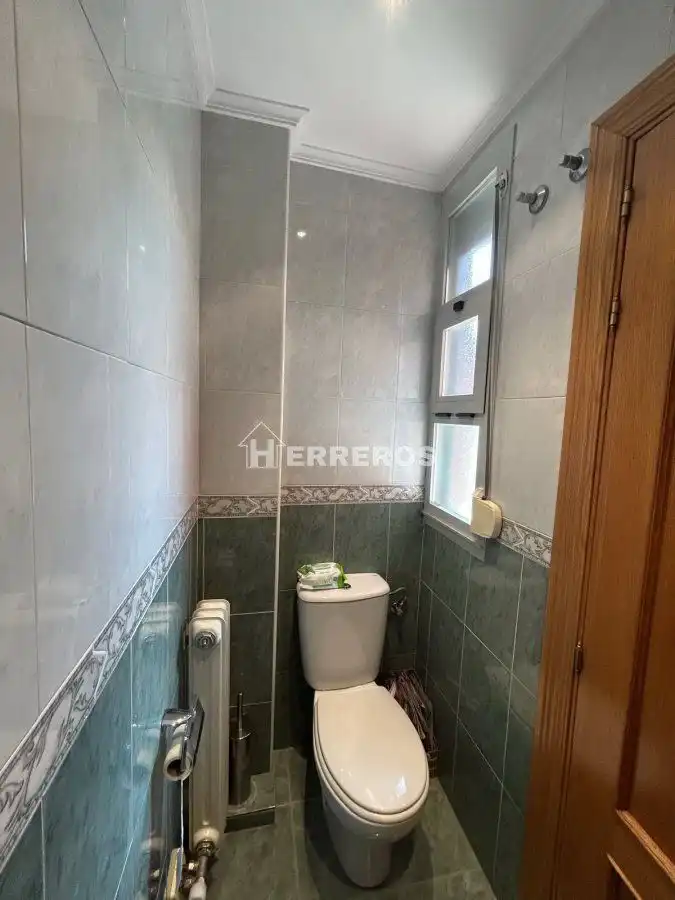 Baño de Casa adosada en venta en  Logroño con Aire acondicionado, Calefacción y Jardín privado