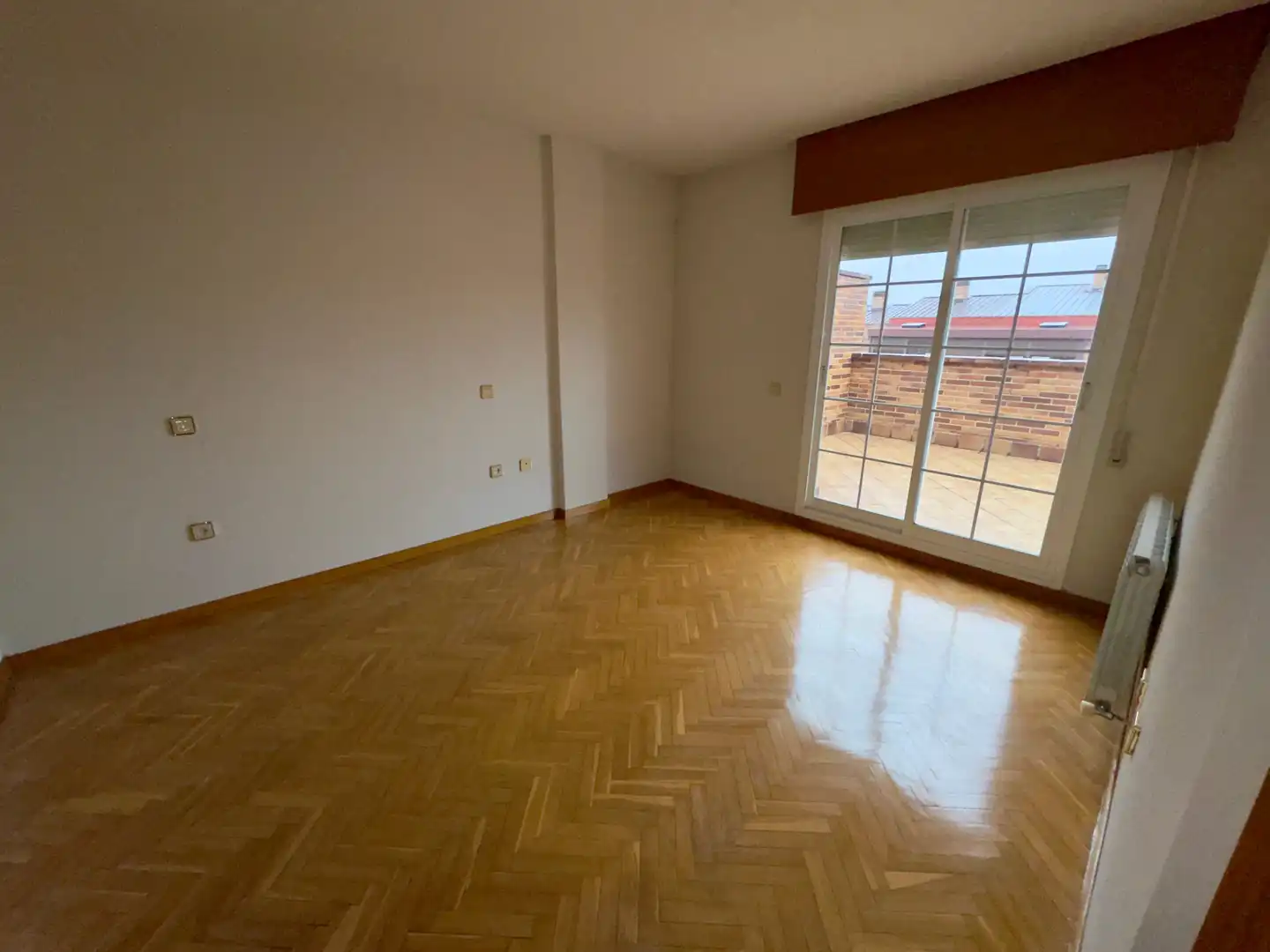 Schlafzimmer von Dachboden zum Verkauf in Coslada mit Parkett, Terrasse und Abstellraum