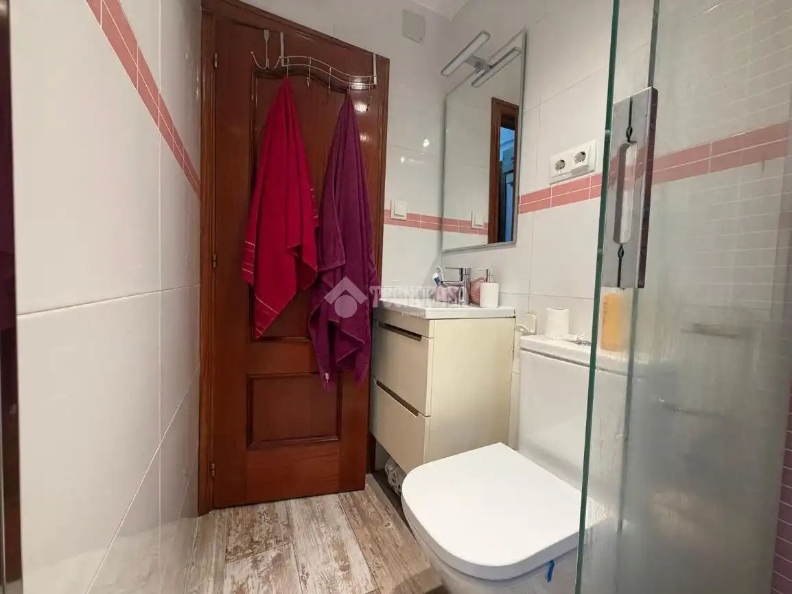 Bathroom of Flat for sale in Madrid