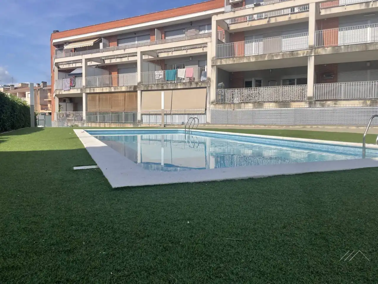 Piscina de Apartament en venda en Sant Feliu de Codines amb Aire condicionat, Calefacció i Traster