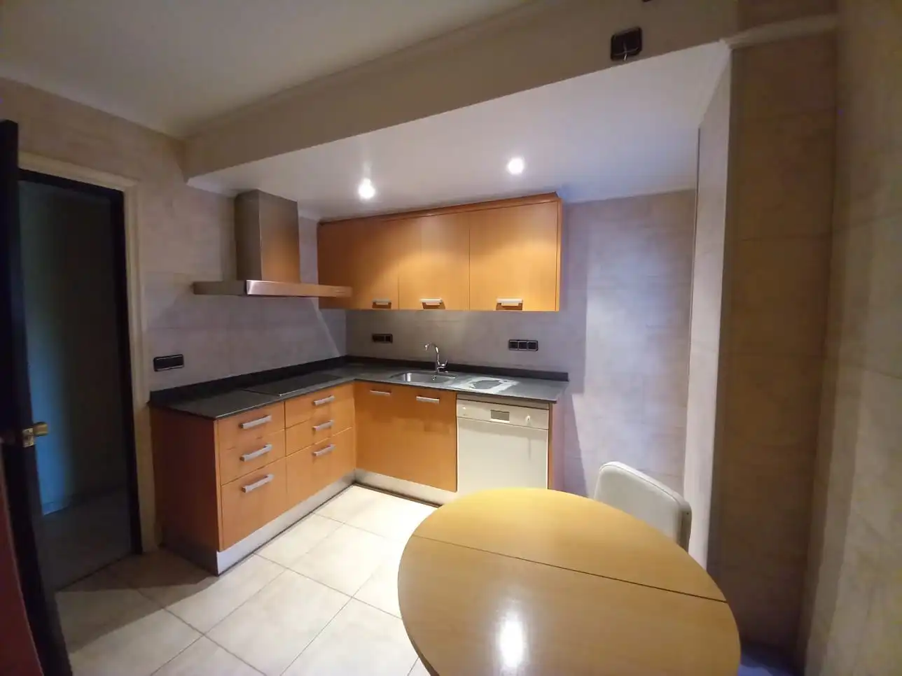 Cocina de Piso de alquiler en Lleida con Aire acondicionado, Calefacción y Piscina
