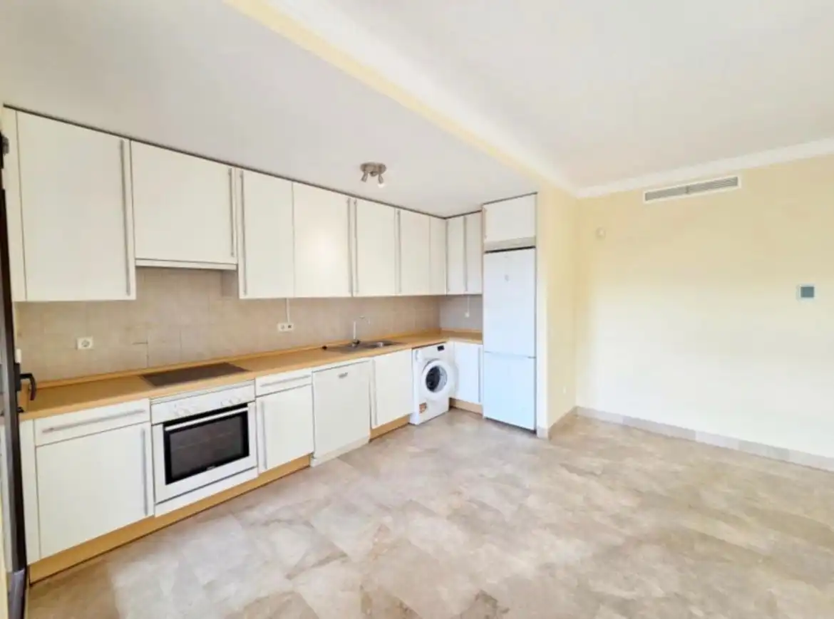Küche von Wohnung zum Verkauf in Estepona mit Klimaanlage, Terrasse und Möbliert