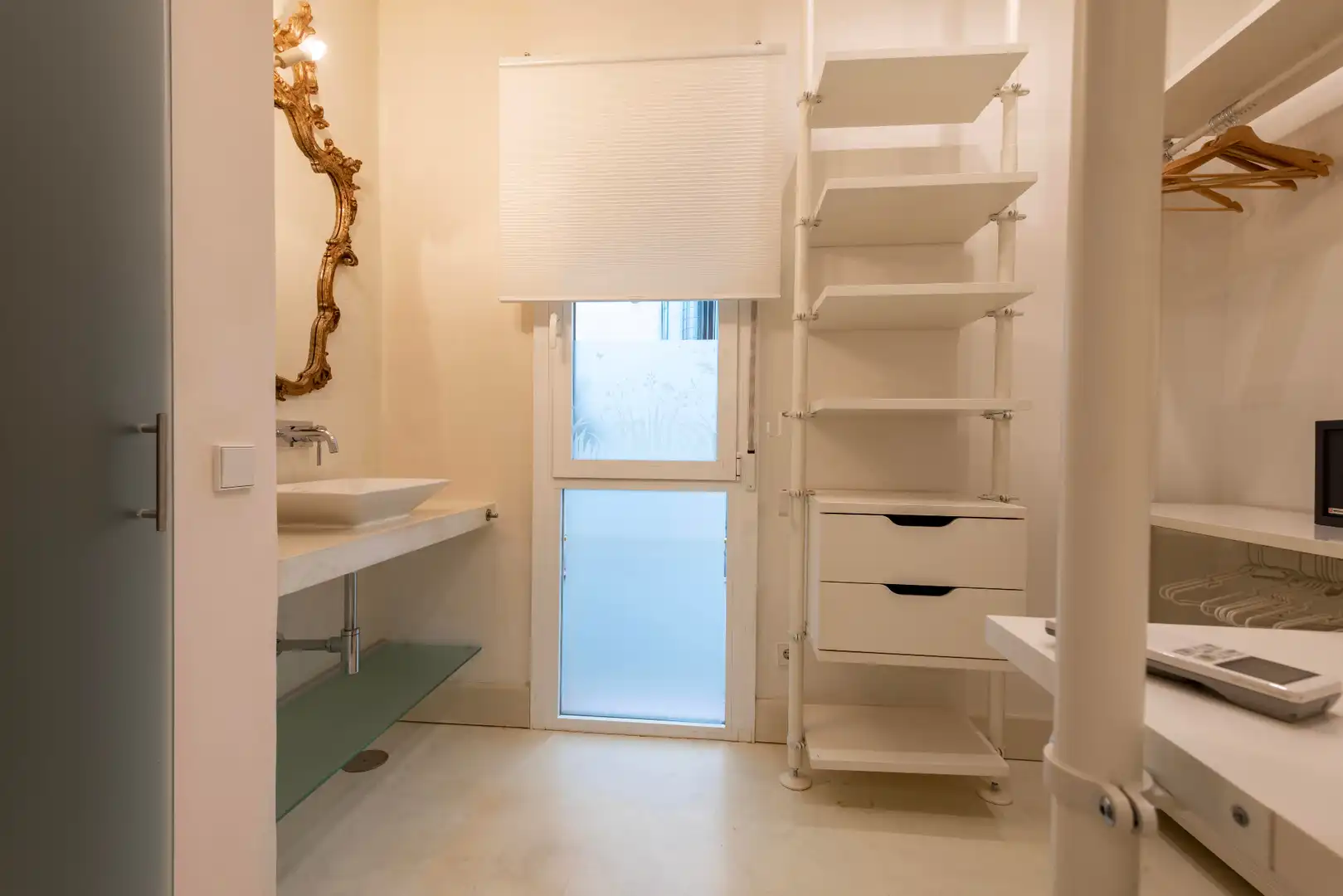 Bathroom of Flat for rent in Madrid  with Air Conditioner, Heating and Parquet flooring