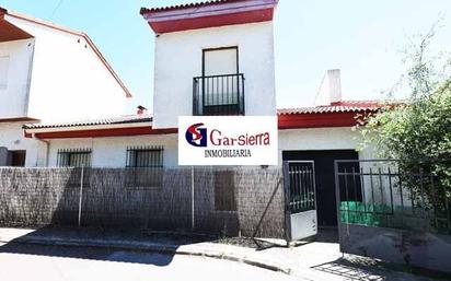 Vista exterior de Casa o xalet en venda en Santa María del Tiétar amb Terrassa