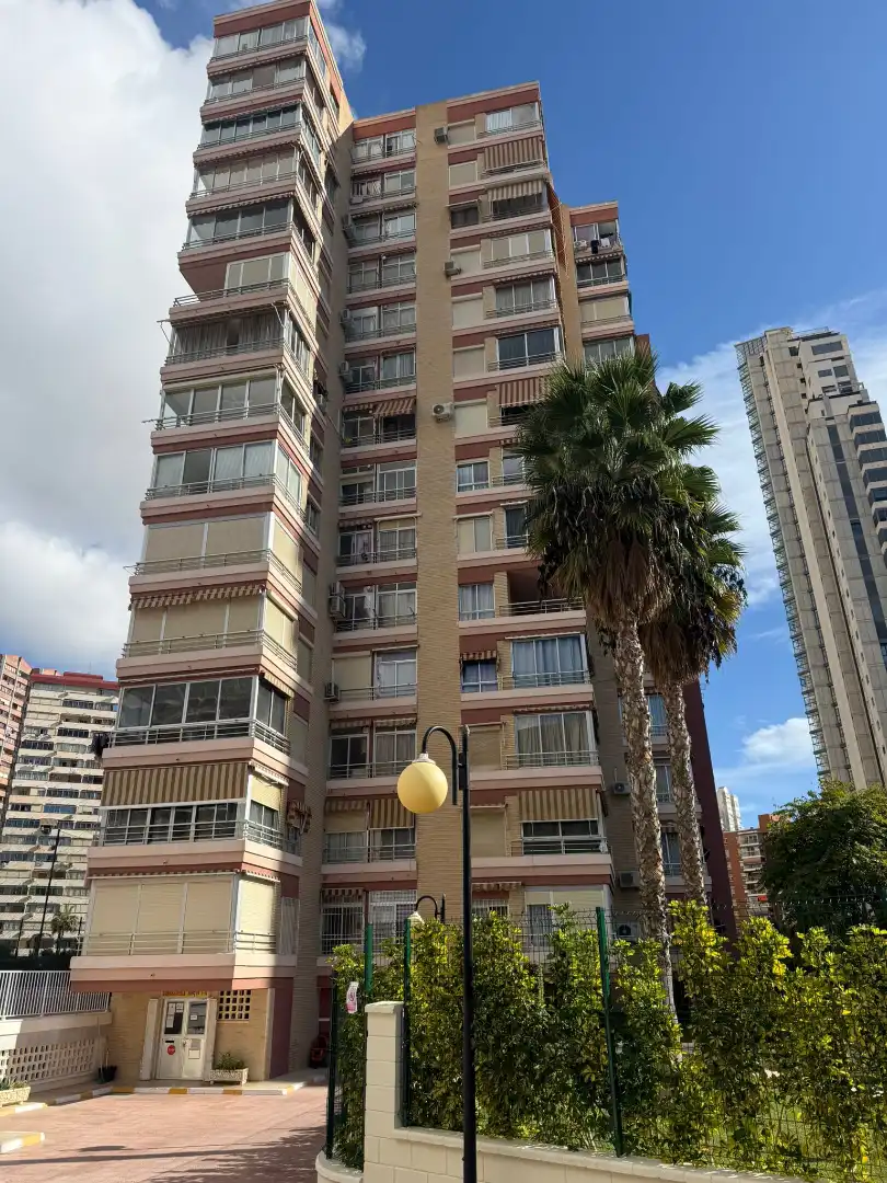 Vista exterior de Apartamento en venta en Benidorm con Aire acondicionado, Jardín privado y Amueblado