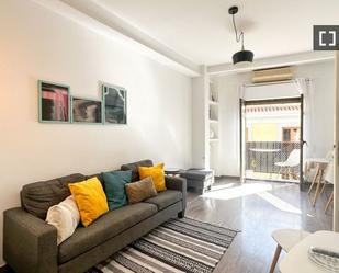 Living room of Flat to rent in  Madrid Capital  with Air Conditioner, Heating and Furnished