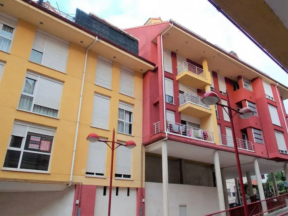 Vista exterior de Piso en venta en Ampuero con Calefacción, Parquet y Terraza