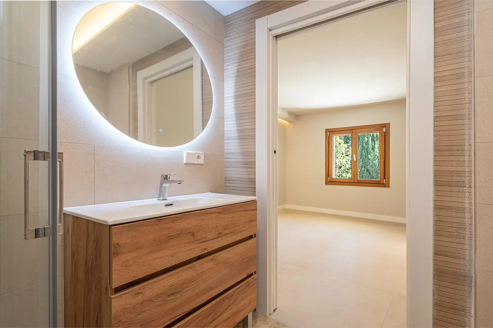 Badezimmer von Erdgeschoss zum Verkauf in Selva mit Klimaanlage, Privatgarten und Terrasse