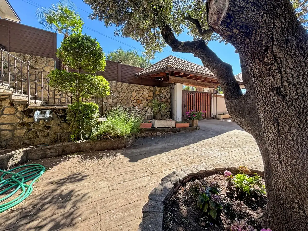 Vista exterior de Casa o xalet en venda en El Escorial amb Calefacció, Jardí privat i Terrassa