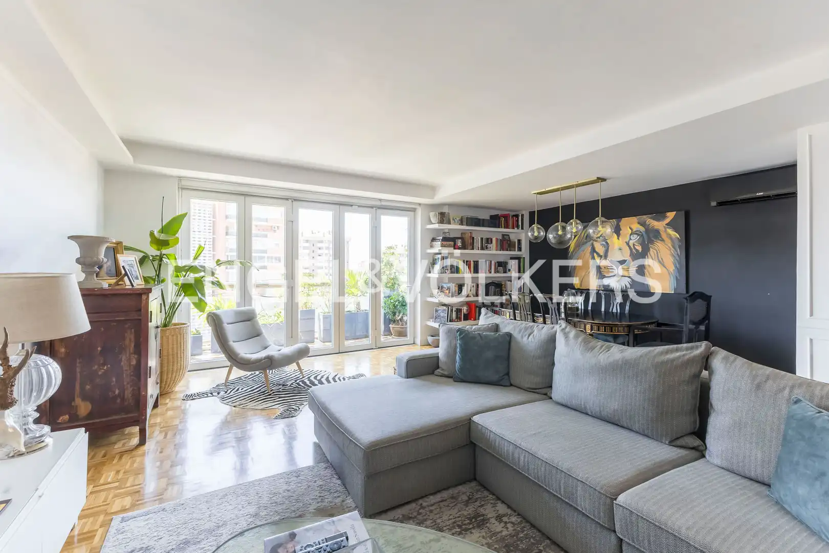 Exterior view of Flat for sale in Madrid  with Air Conditioner, Heating and Parquet flooring