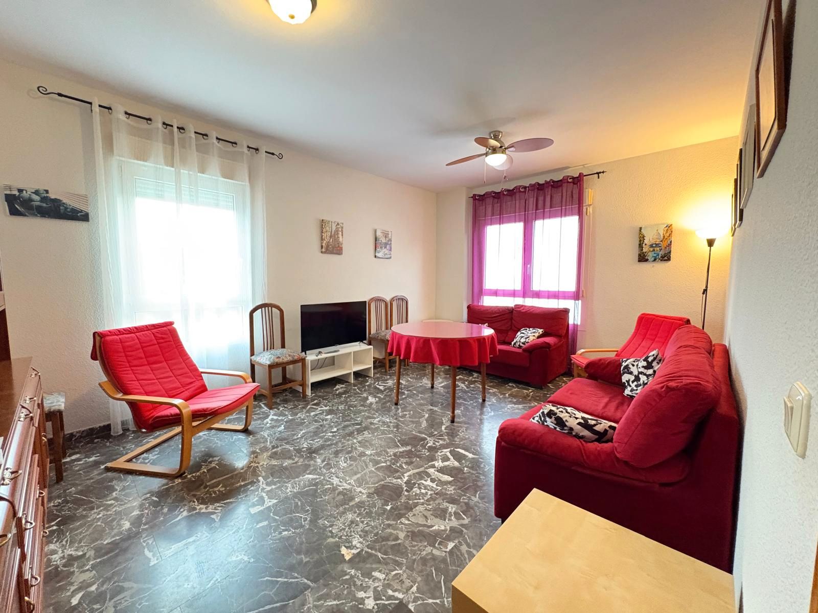 Sala d'estar de Pis de lloguer en Mérida amb Traster, Moblat i Rentadora