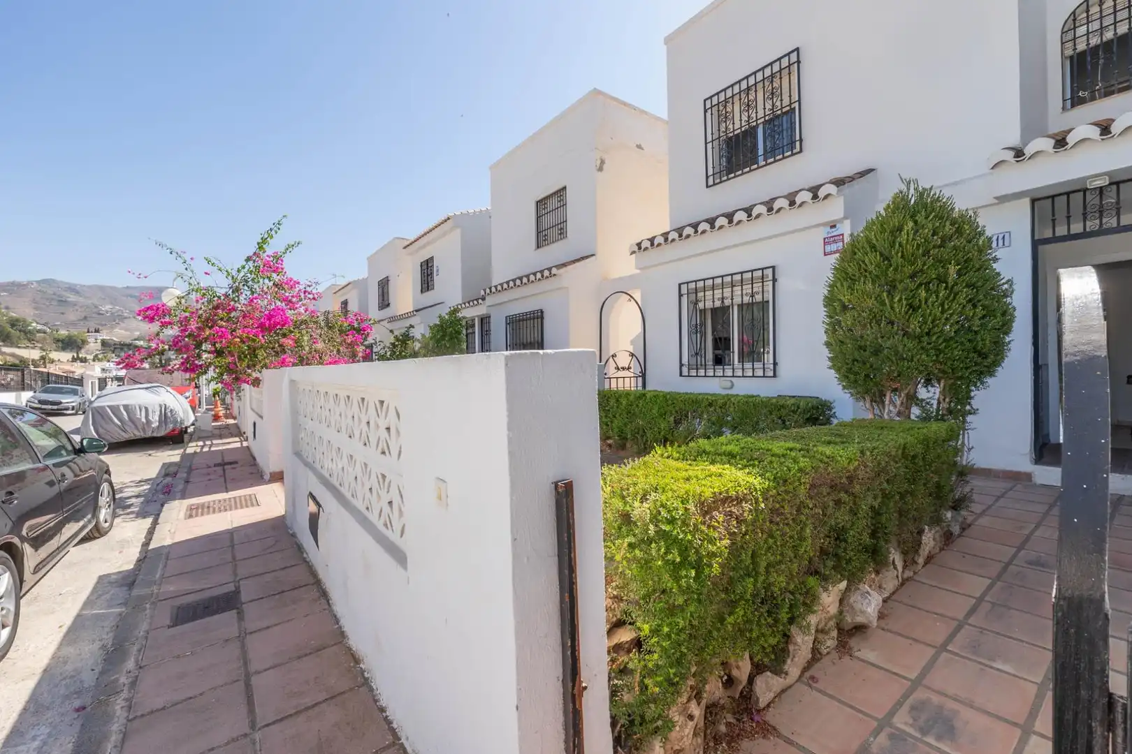 Außenansicht von Haus oder Chalet zum Verkauf in Almuñécar mit Privatgarten, Terrasse und Balkon