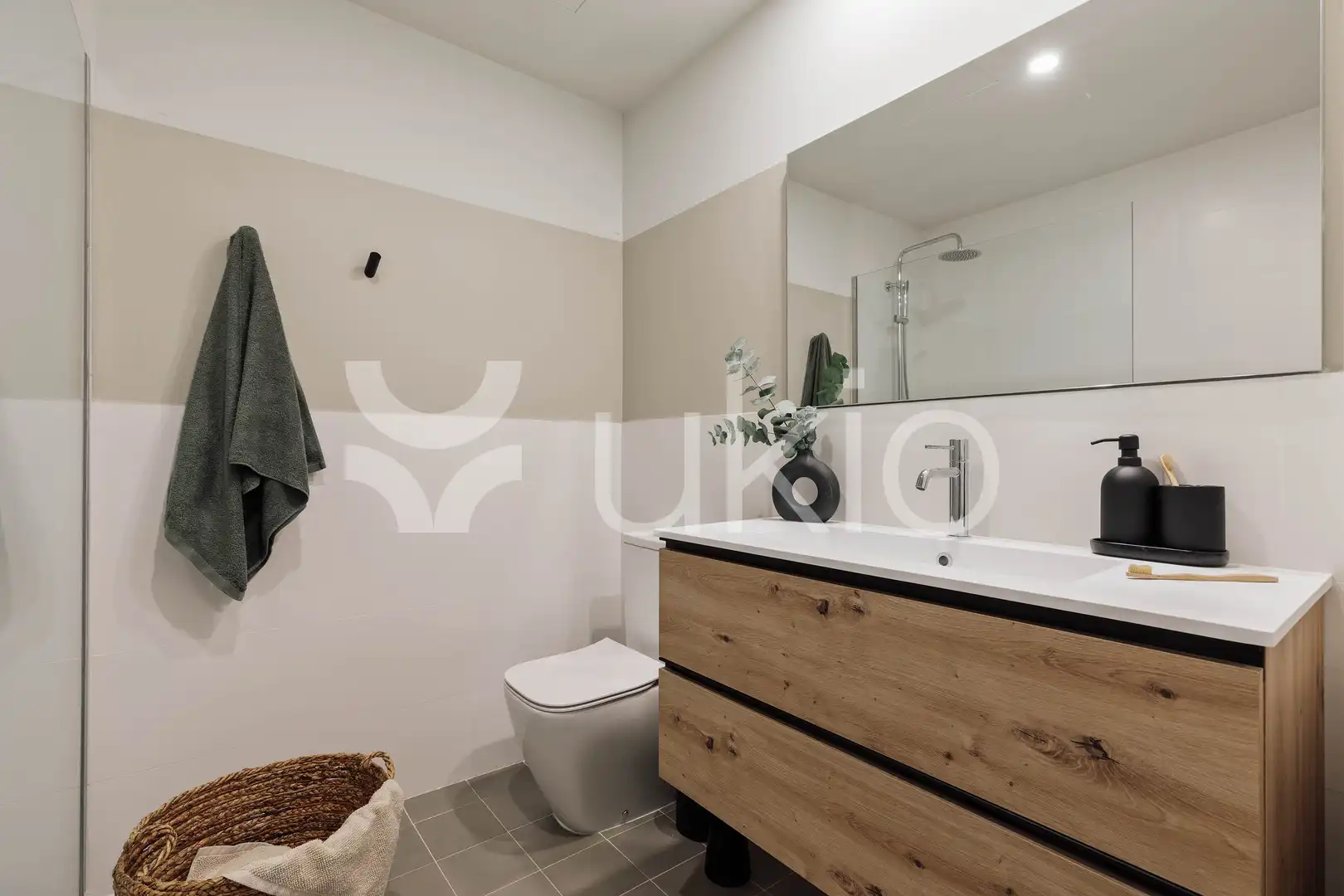 Baño de Apartamento de alquiler en Barcelona con Aire acondicionado, Calefacción y Amueblado