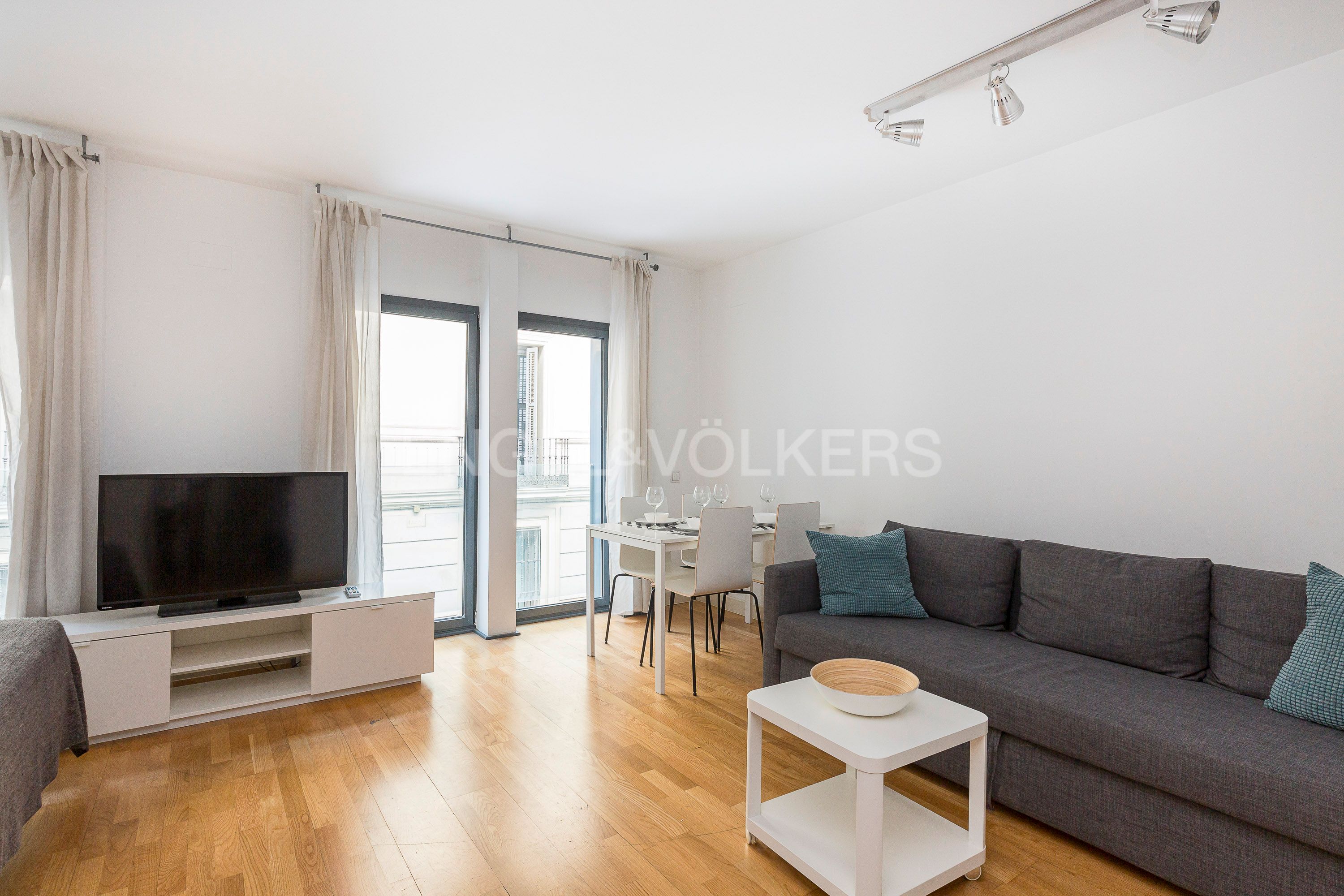 Living room of Apartment for sale in  Madrid Capital  with Air Conditioner, Heating and Furnished