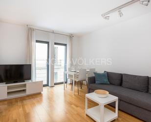 Sala d'estar de Apartament en venda en  Madrid Capital amb Aire condicionat, Calefacció i Moblat