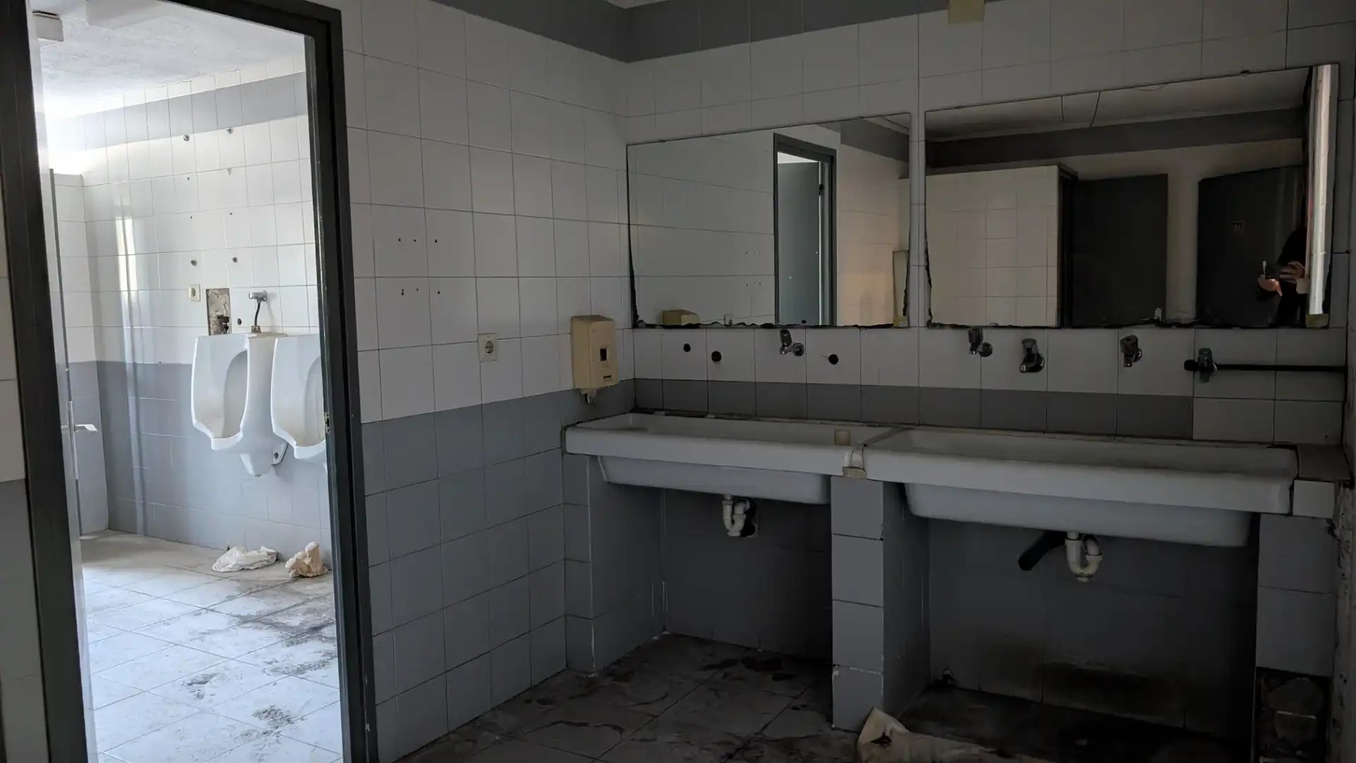 Badezimmer von Fabrikhallen zum Verkauf in Molins de Rei