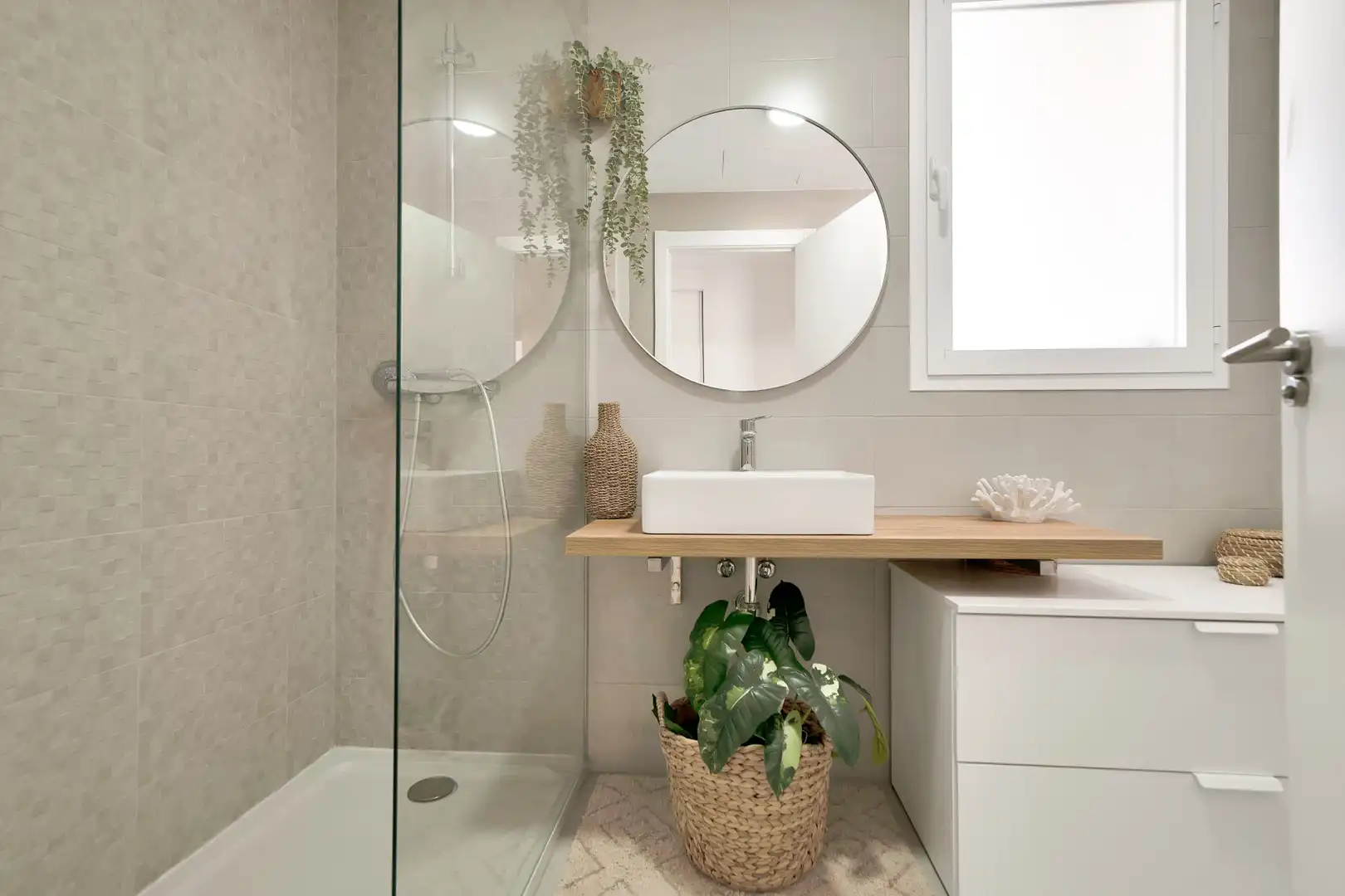 Bathroom of Attic for sale in Estepona  with Air Conditioner, Terrace and Storage room