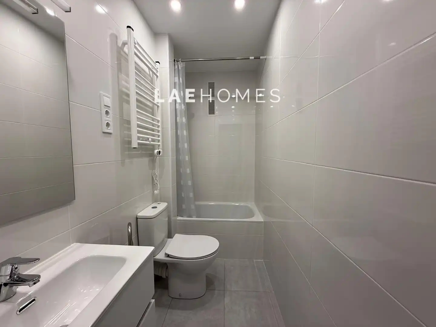 Badezimmer von Wohnung zum Verkauf in Martorell mit Balkon und Alarm