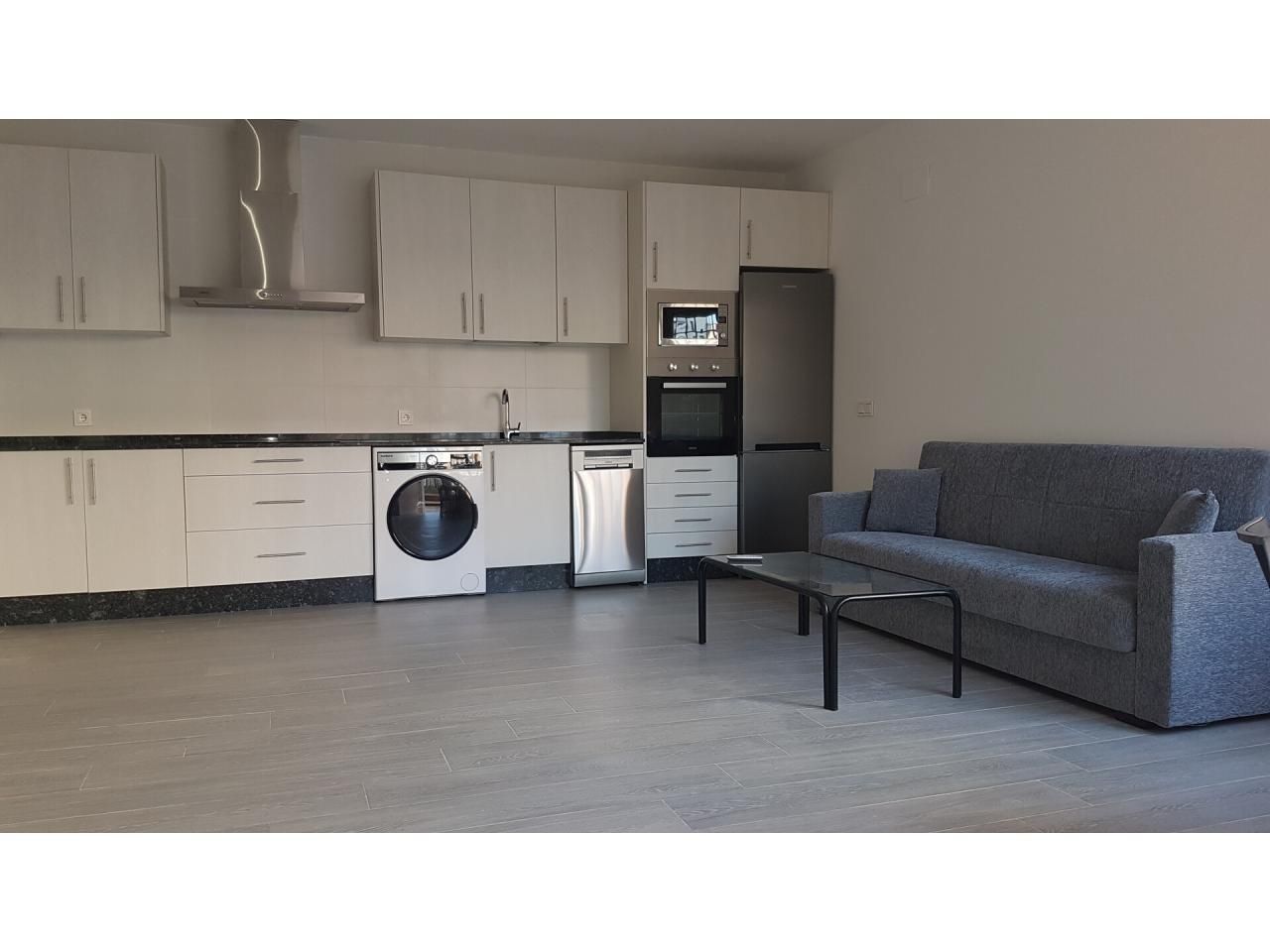 Apartamento de alquiler en Calle Tomás Brioso Mapelli, Maria Auxiliadora - Barriada de Llera