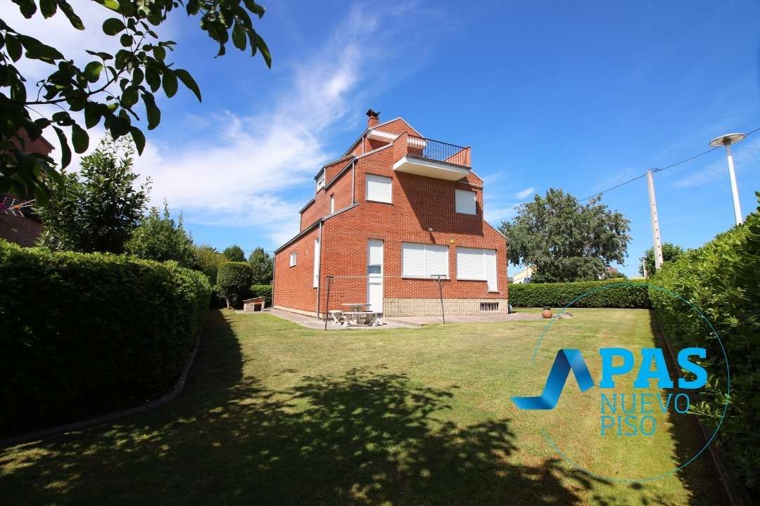 Jardí de Casa o xalet en venda en Santa Cruz de Bezana amb Calefacció, Jardí privat i Terrassa