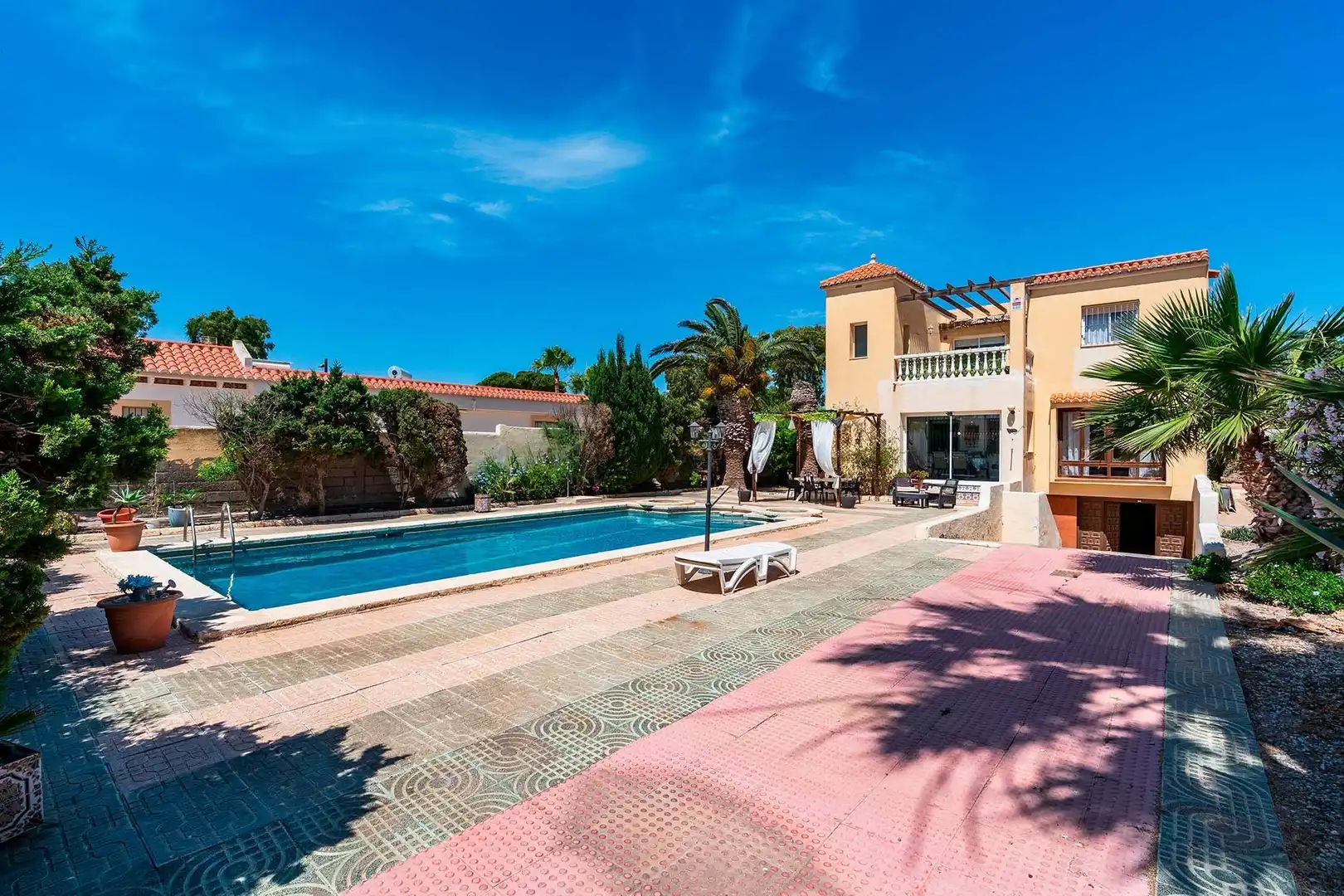 Vista exterior de Casa o chalet en venta en Roquetas de Mar con Jardín privado, Terraza y Trastero