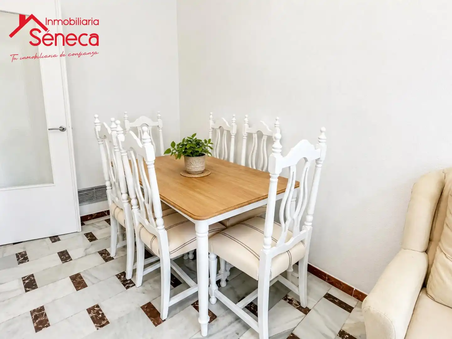 Comedor de Piso de alquiler en Córdoba con Aire acondicionado, Terraza y Amueblado