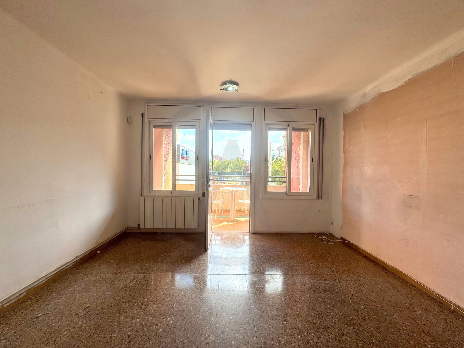 Vista exterior de Piso en venta en Terrassa con Calefacción, Horno y Balcón
