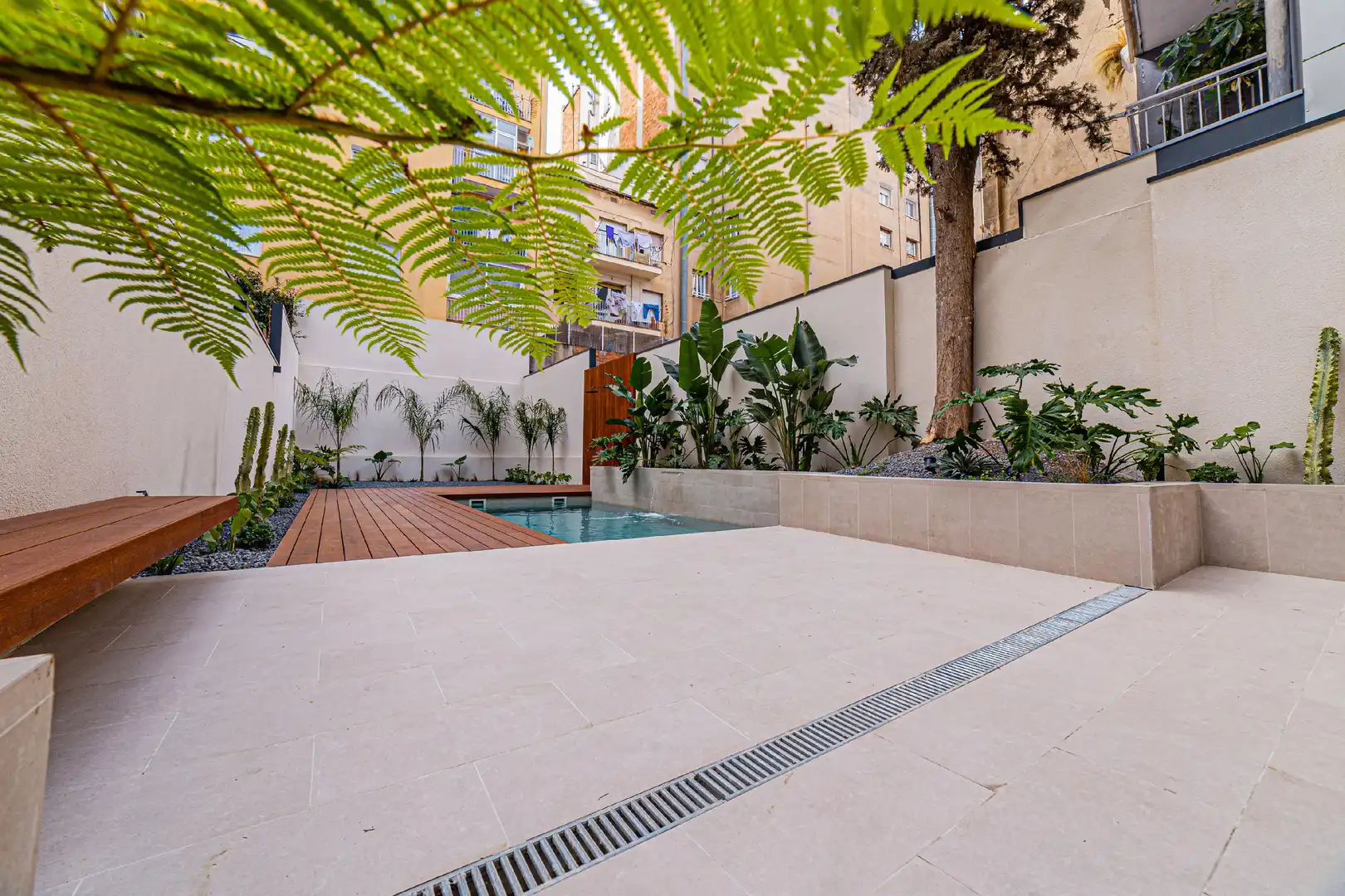 Swimming pool of Duplexes for sale in Barcelona  with Air Conditioner, Heating and Private garden