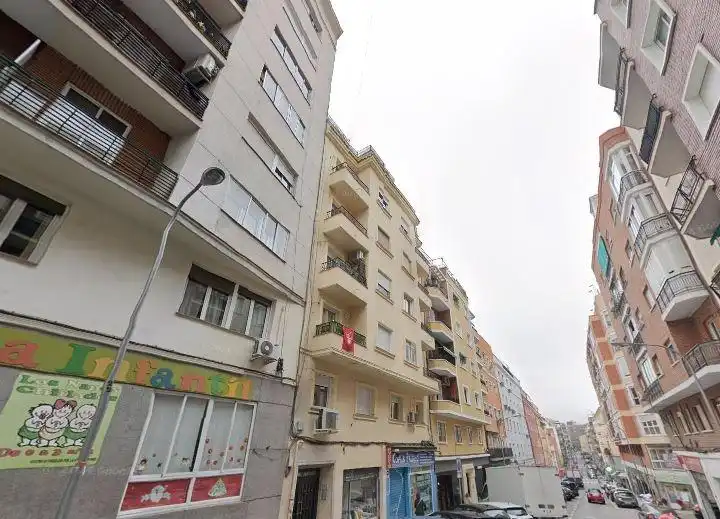 Vista exterior de Local en venta en Madrid