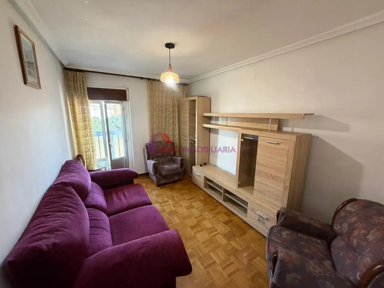 Sala de estar de Piso en venta en Burgos con Calefacción, Terraza y Amueblado