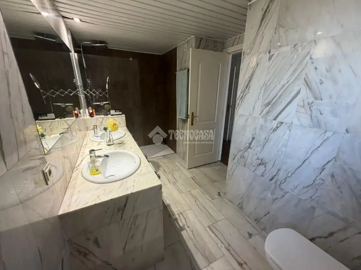 Baño de Casa o chalet en venta en Badajoz con Aire acondicionado, Jardín privado y Piscina