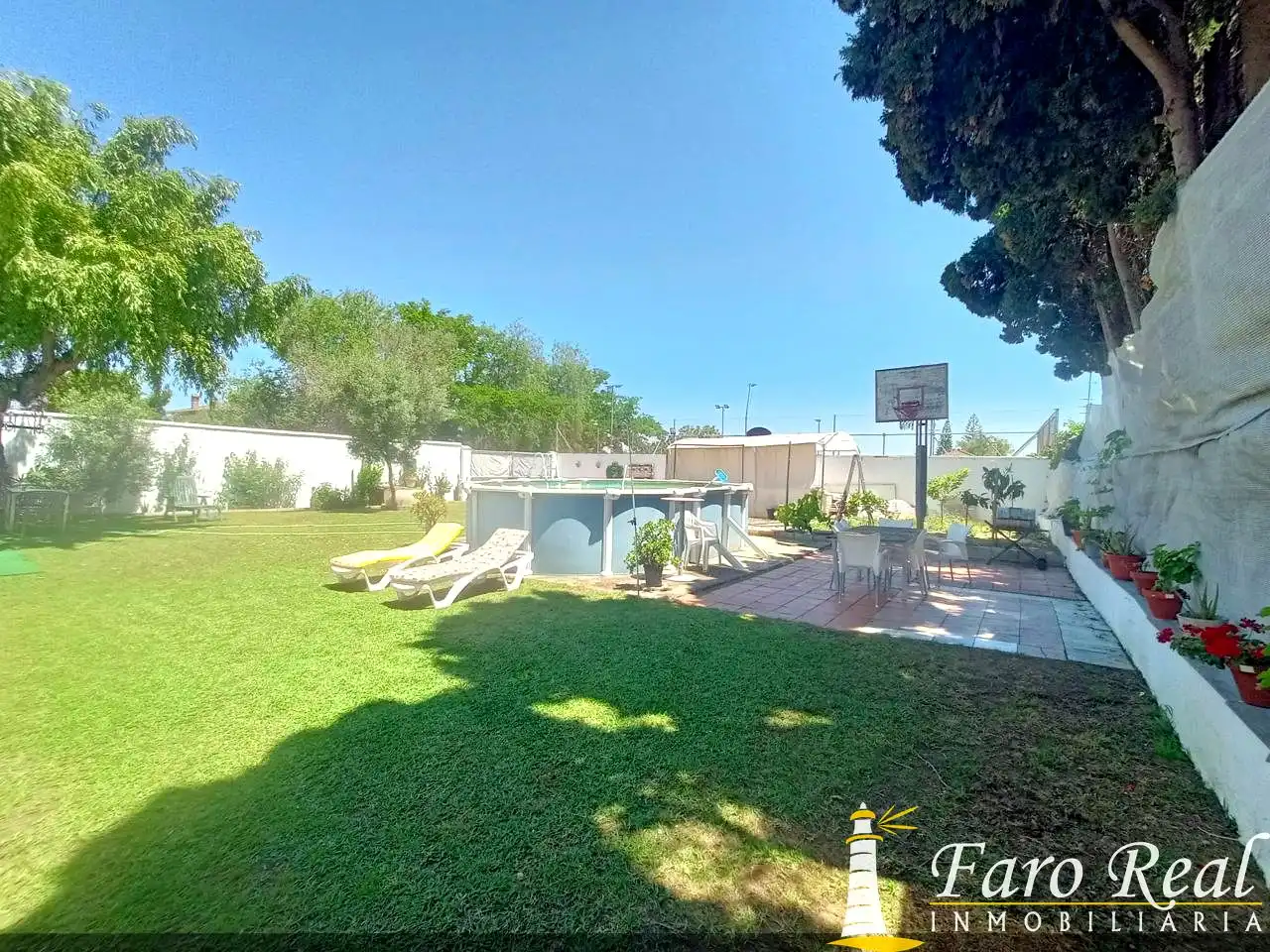 Jardín de Finca rústica de alquiler en Sanlúcar de Barrameda con Aire acondicionado, Jardín privado y Piscina