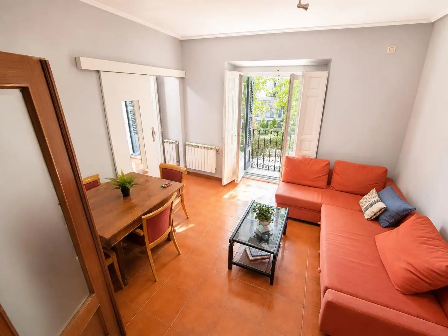 Wohnzimmer von Wohnung zur Miete in Madrid mit Heizung, Möbliert und Balkon