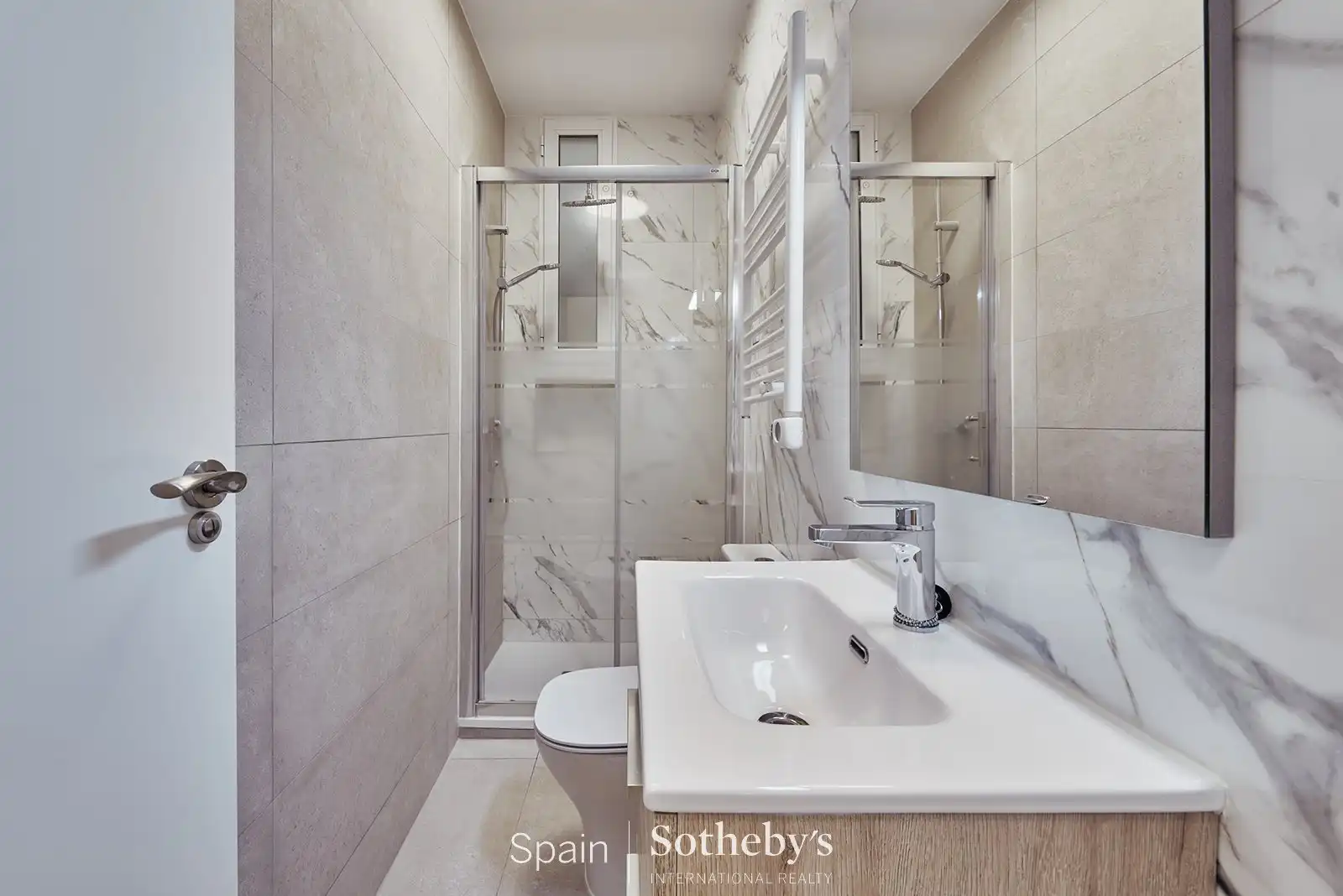 Bathroom of Apartments for sale in Madrid  with Air Conditioner and Heating
