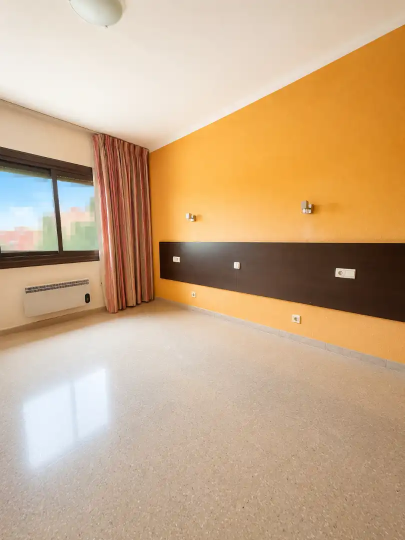 Habitación de Piso en venta en El Prat de Llobregat con Aire acondicionado, Calefacción y Horno