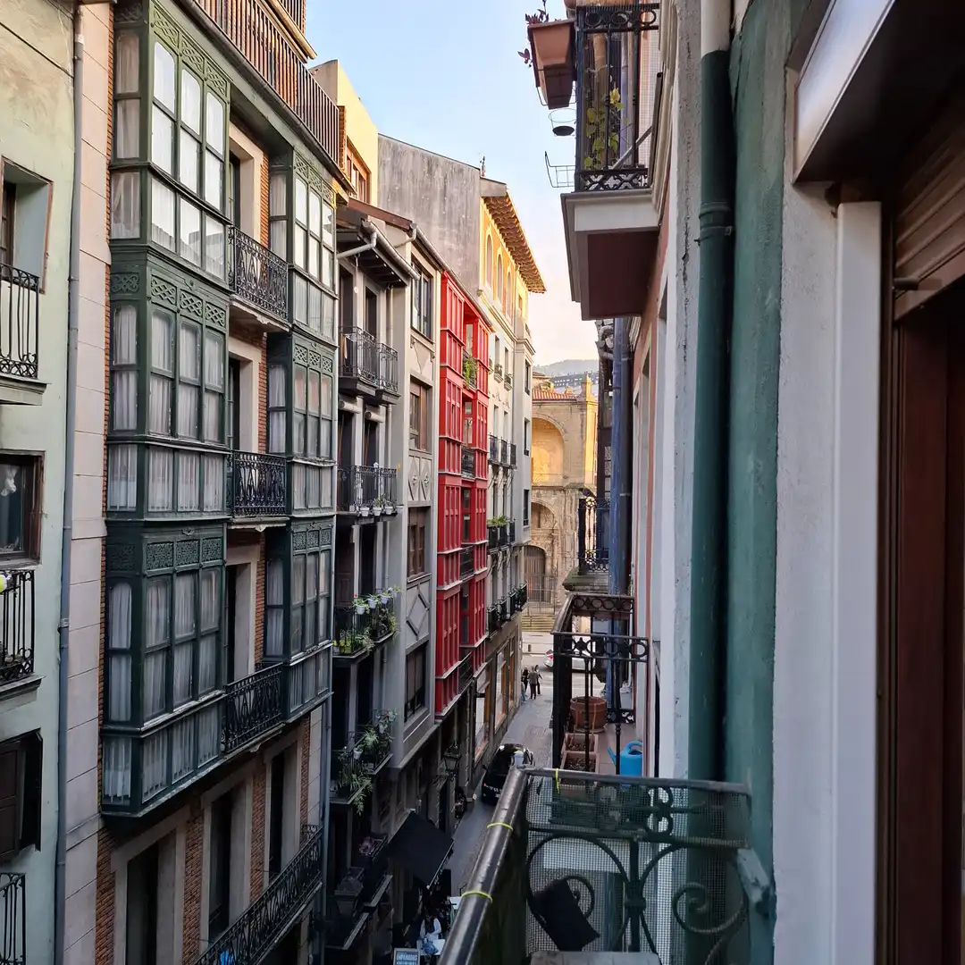 Außenansicht von Wohnung zum Verkauf in Bilbao  mit Klimaanlage, Heizung und Möbliert