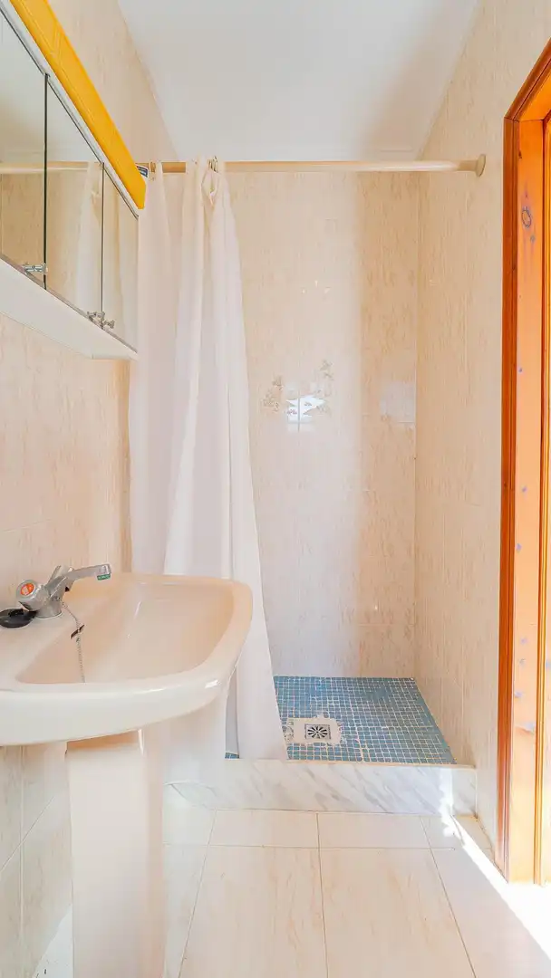 Baño de Casa adosada en venta en Torrevieja con Jardín privado, Trastero y Piscina