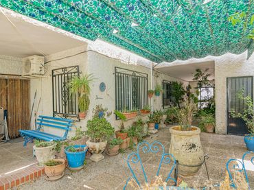 Casa amb jardí en venda a Calle ANTONIO MACHADO