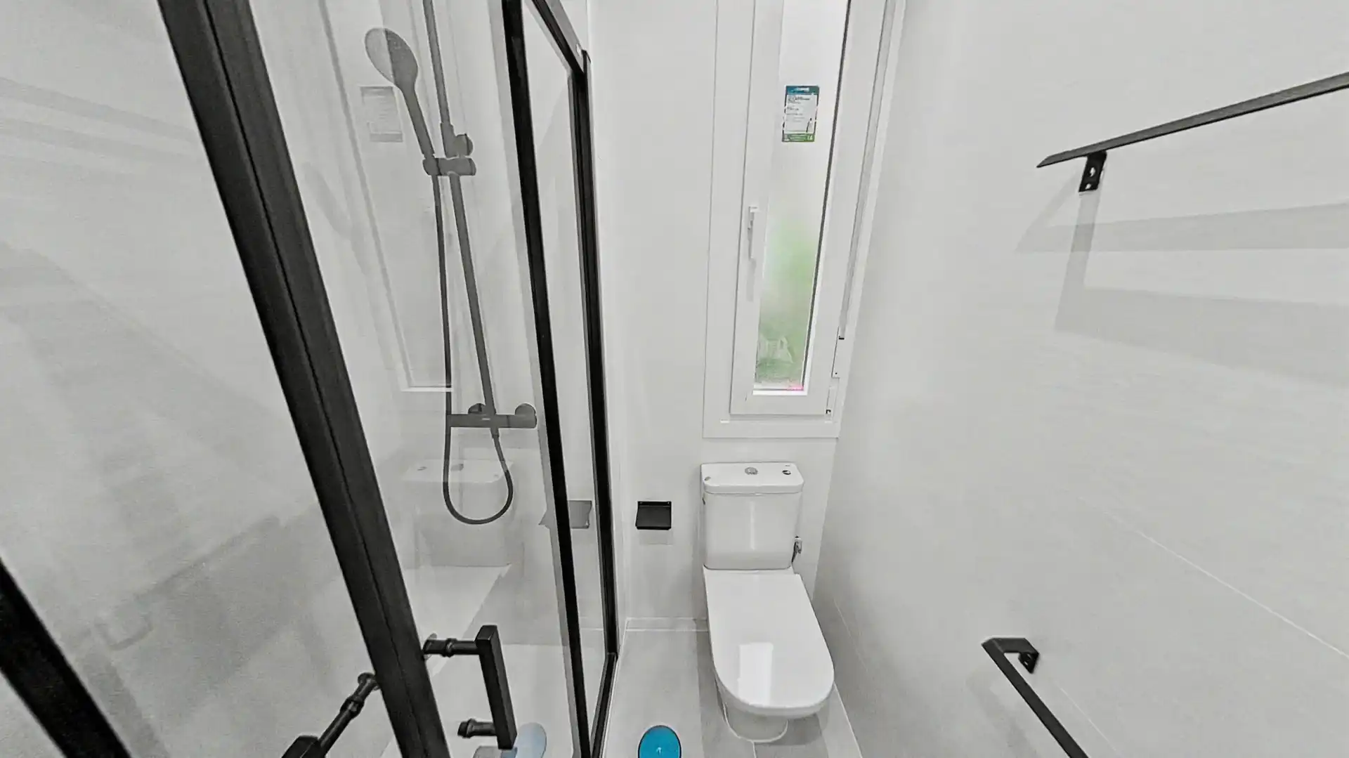 Bathroom of Flat for rent in Madrid  with Oven and Washing machine
