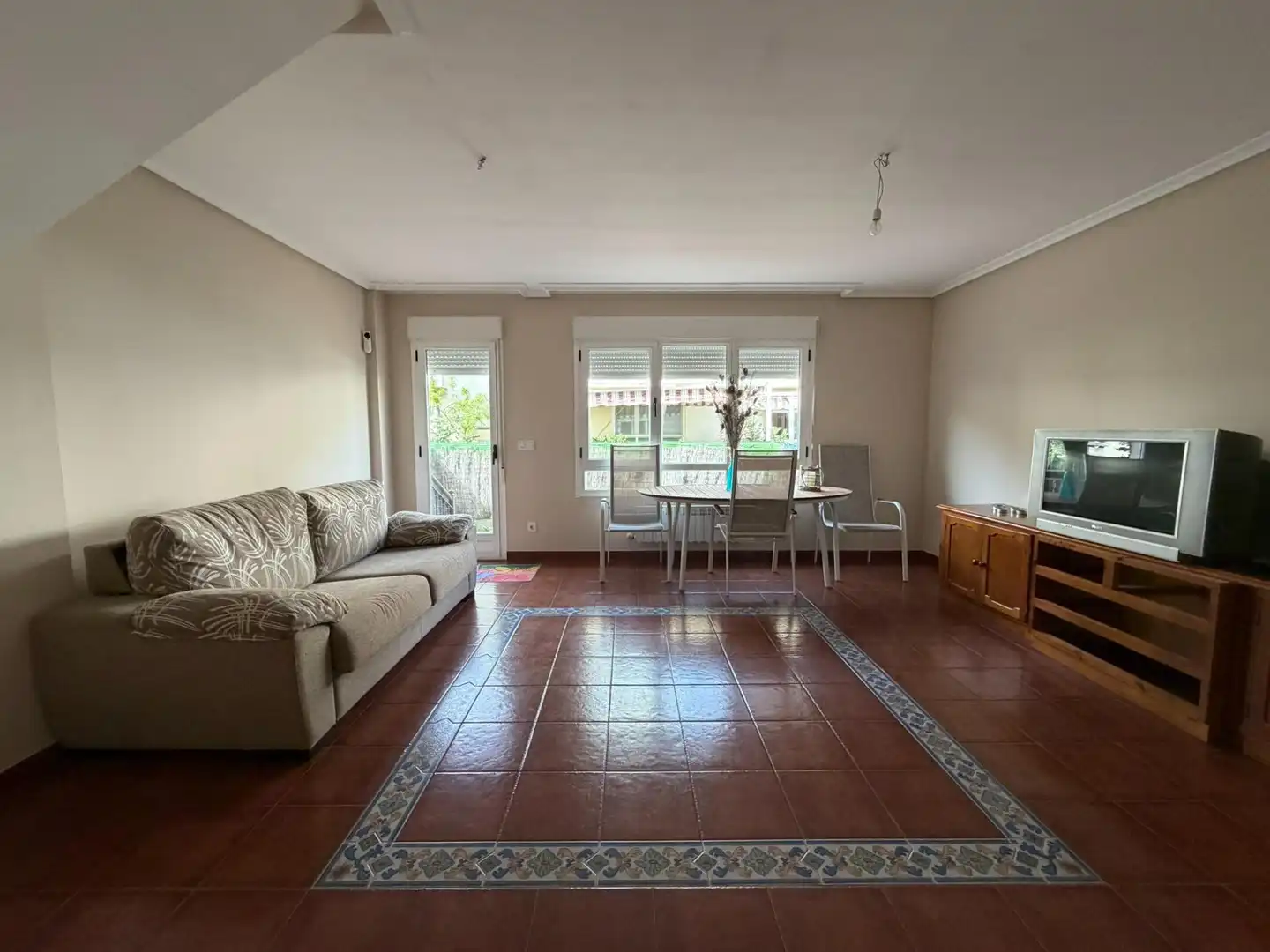 Sala d'estar de Casa adosada en venda en Camponaraya amb Calefacció i Balcó