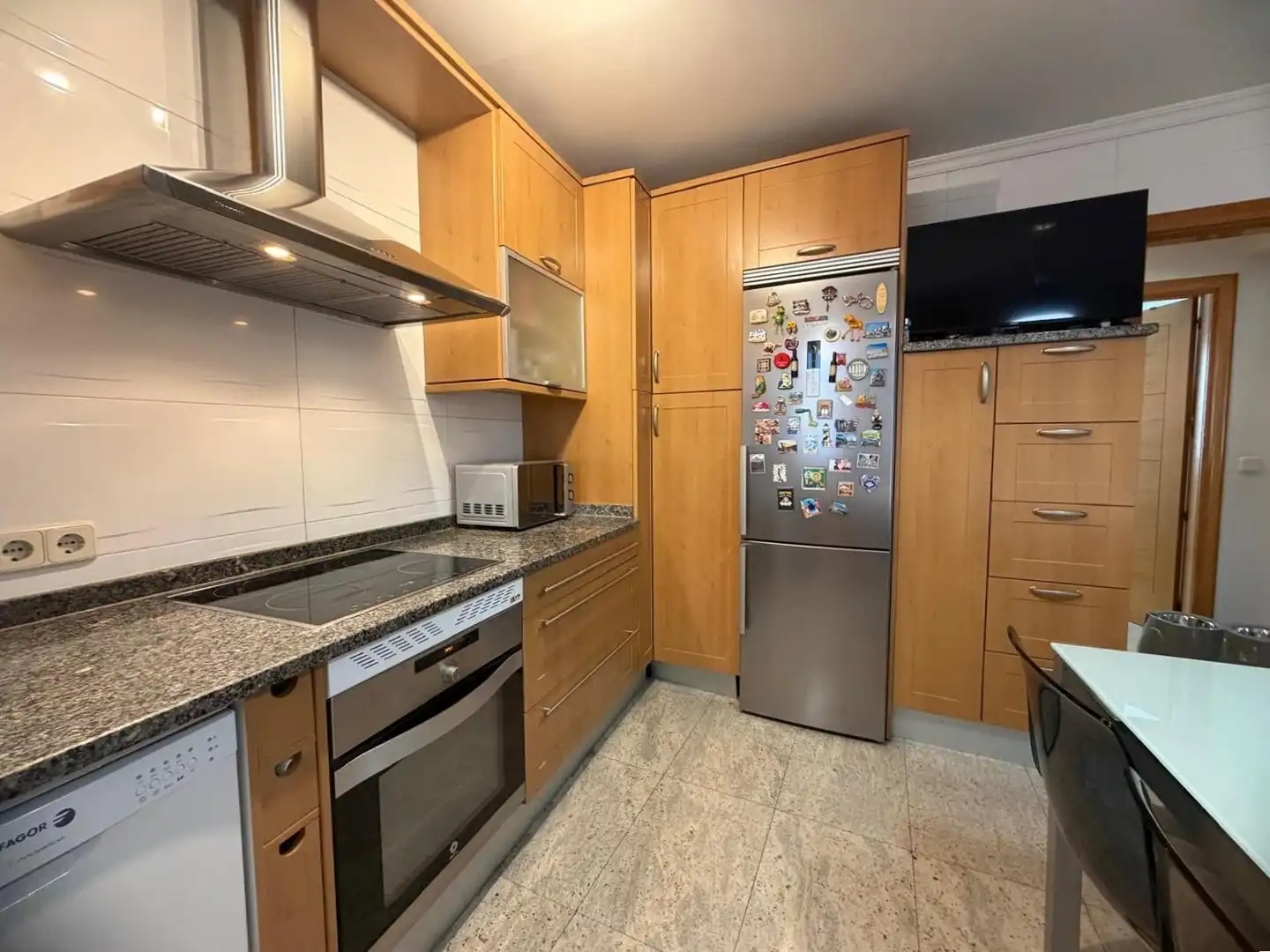 Cuina de Casa o xalet en venda en Madrid amb Aire condicionat, Calefacció i Jardí privat