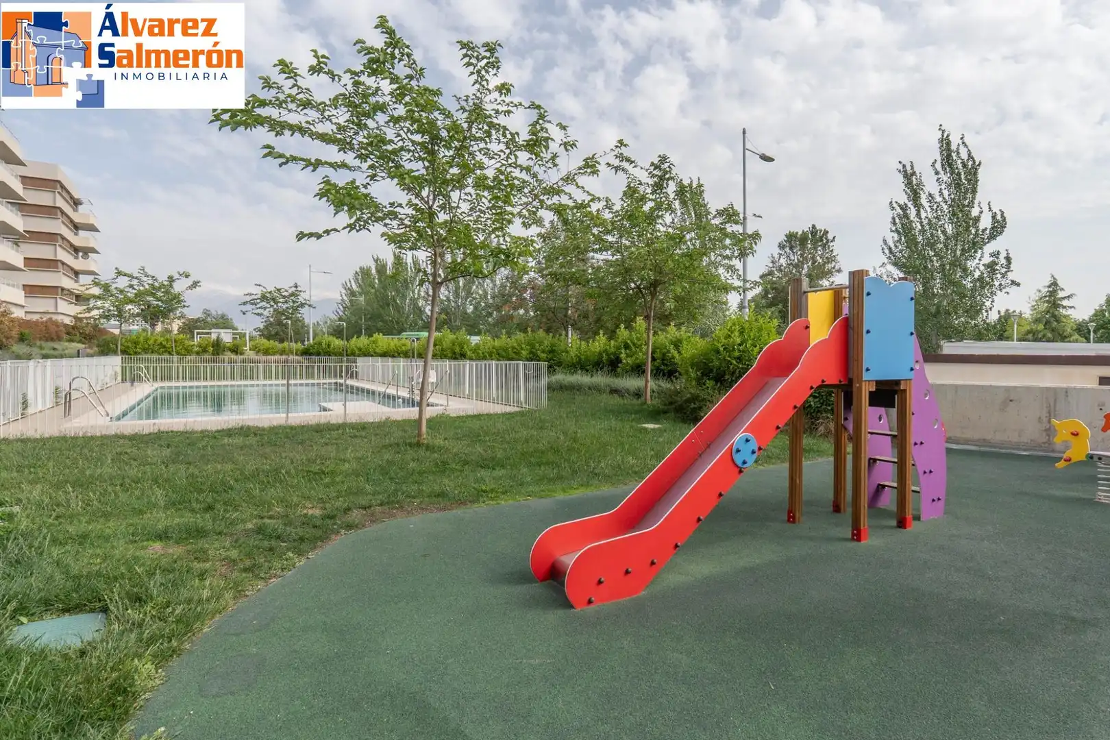 Jardí de Pis en venda en Granada amb Moblat i Piscina comunitària