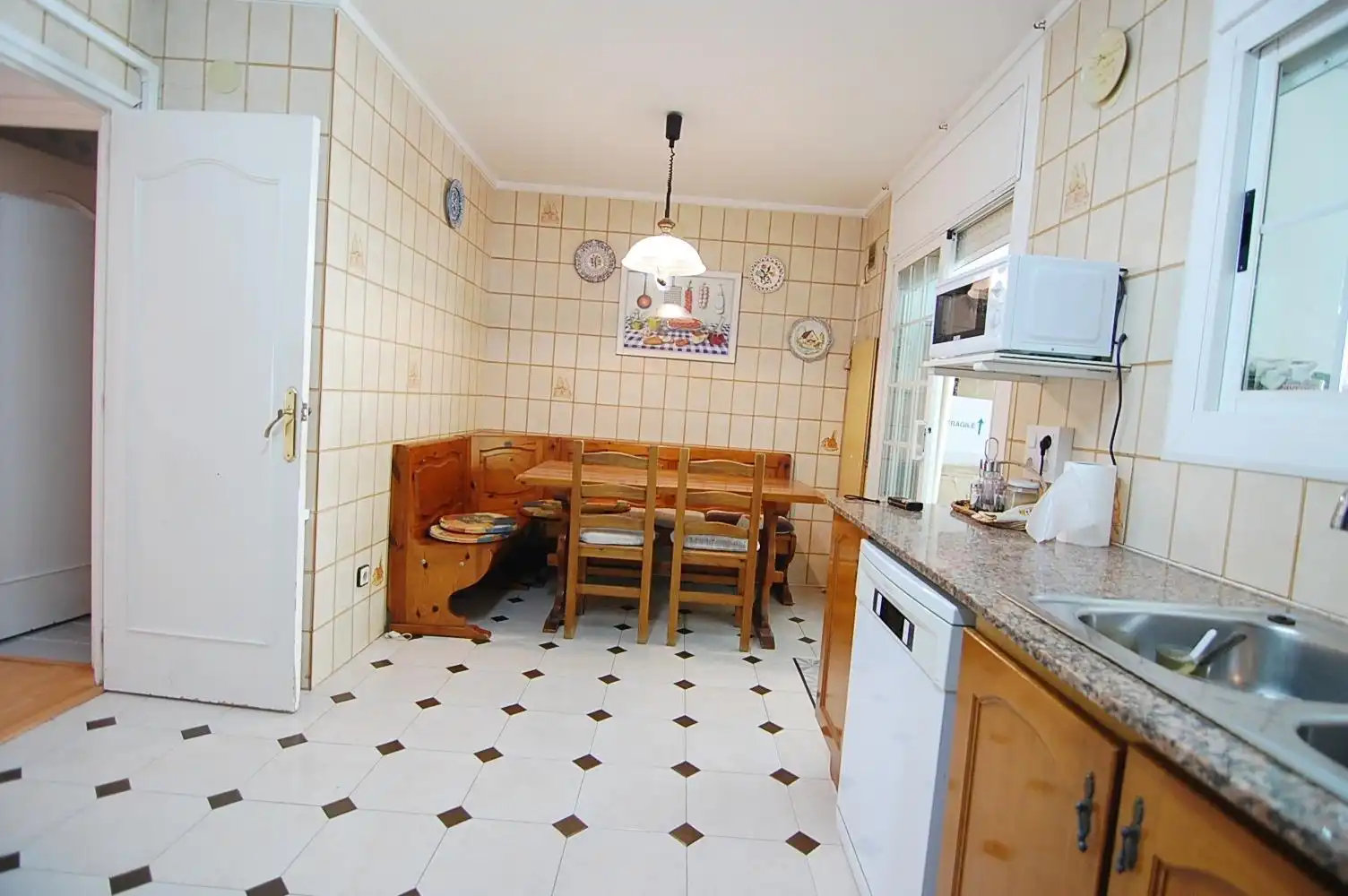 Cuina de Casa o xalet en venda en Vilassar de Dalt amb Aire condicionat, Calefacció i Jardí privat